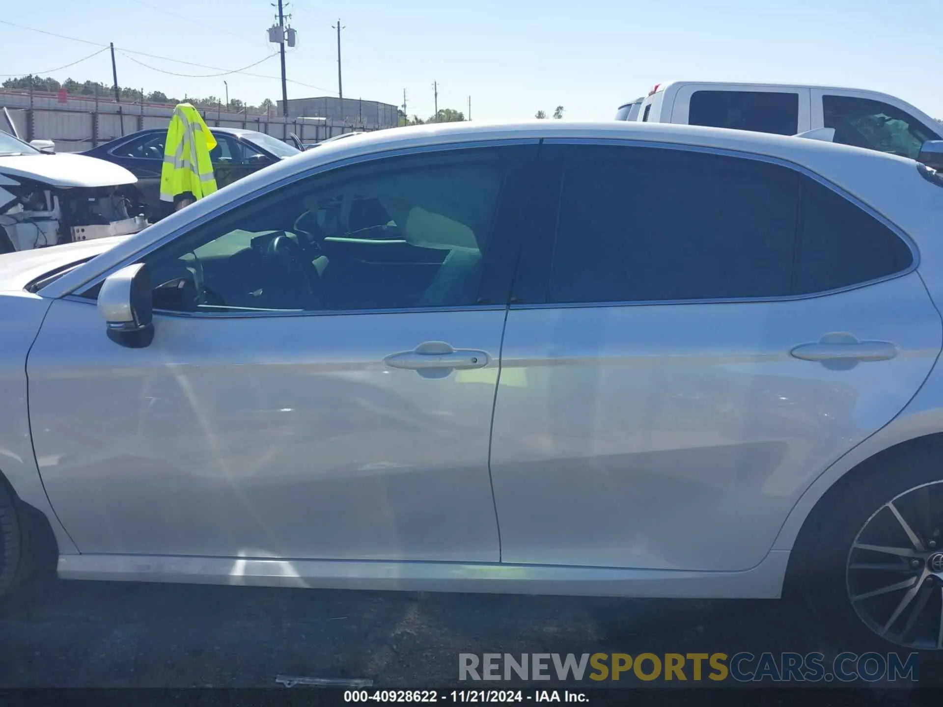 14 fotografías del automóvil dañado 4T1F11AKXPU727240 TOYOTA CAMRY 2023
