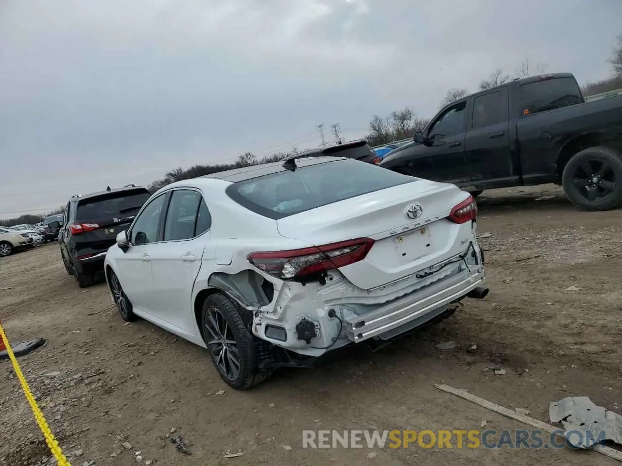 2 fotografías del automóvil dañado 4T1F11AKXPU743843 TOYOTA CAMRY 2023