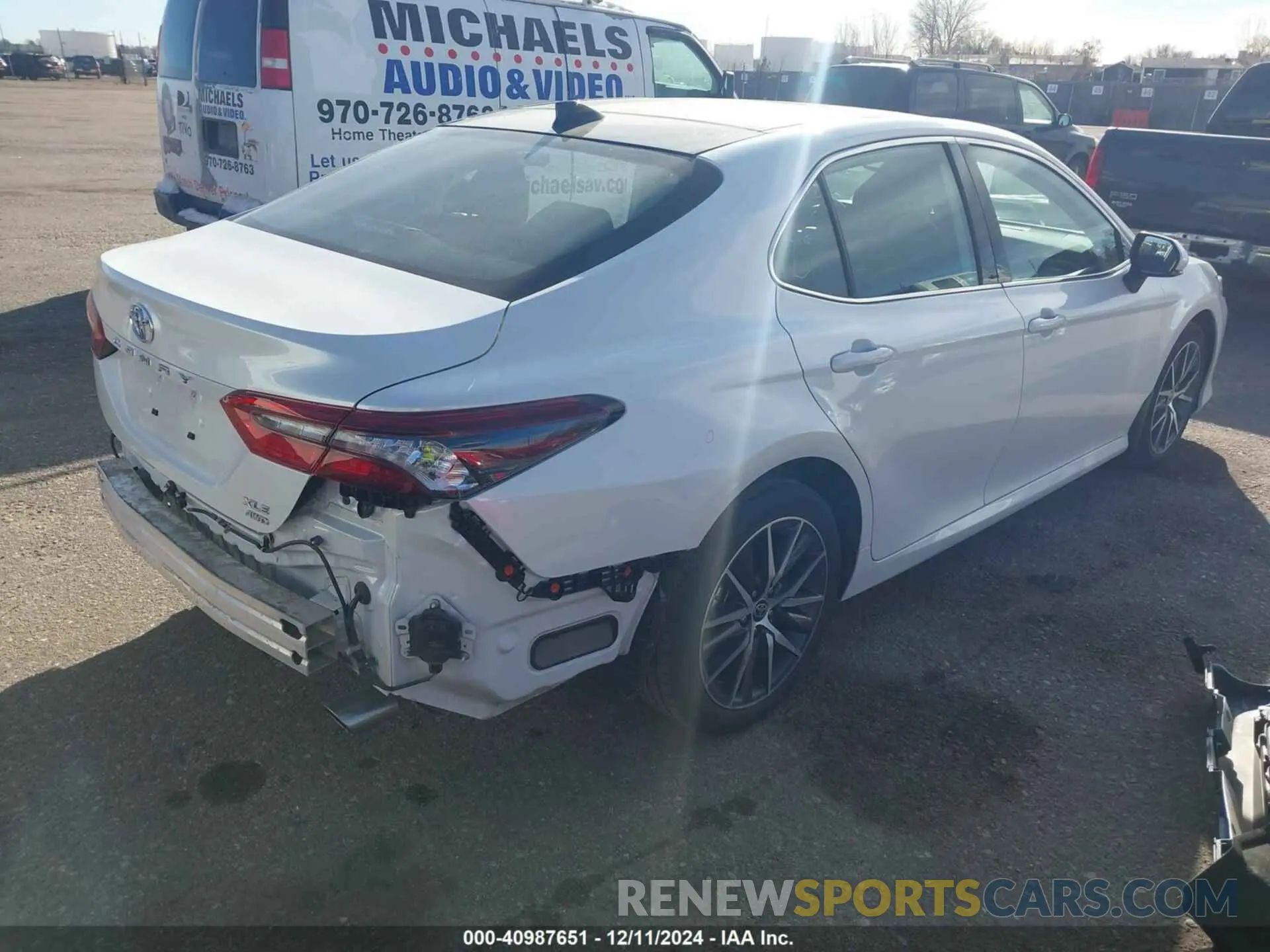 4 fotografías del automóvil dañado 4T1F11BK0PU098537 TOYOTA CAMRY 2023