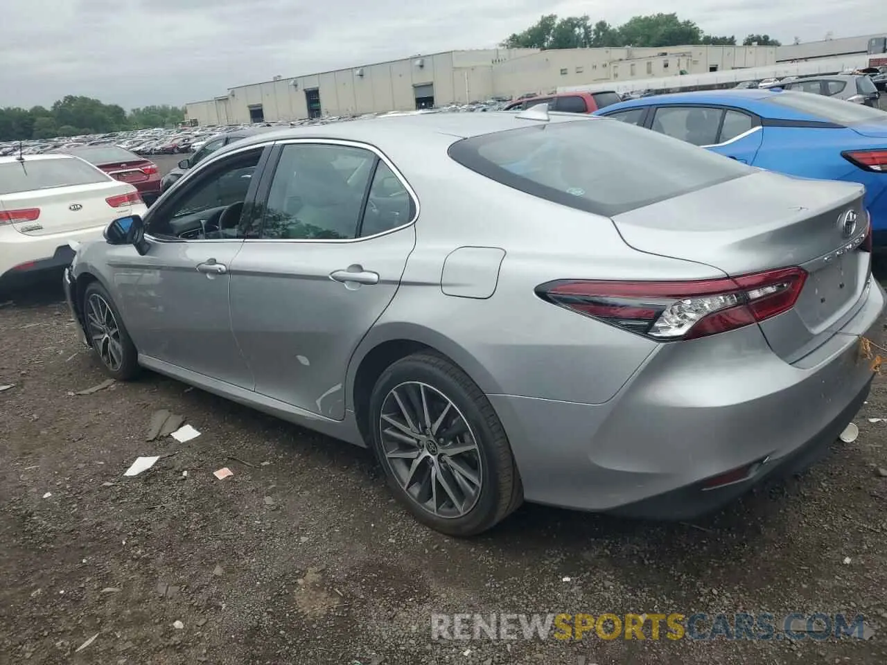 2 fotografías del automóvil dañado 4T1F11BKXPU076979 TOYOTA CAMRY 2023