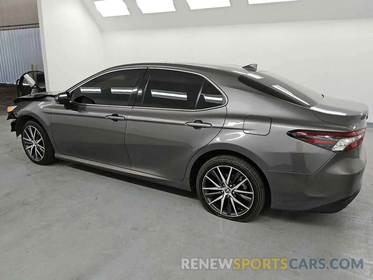 2 fotografías del automóvil dañado 4T1F31AK4PU608755 TOYOTA CAMRY 2023