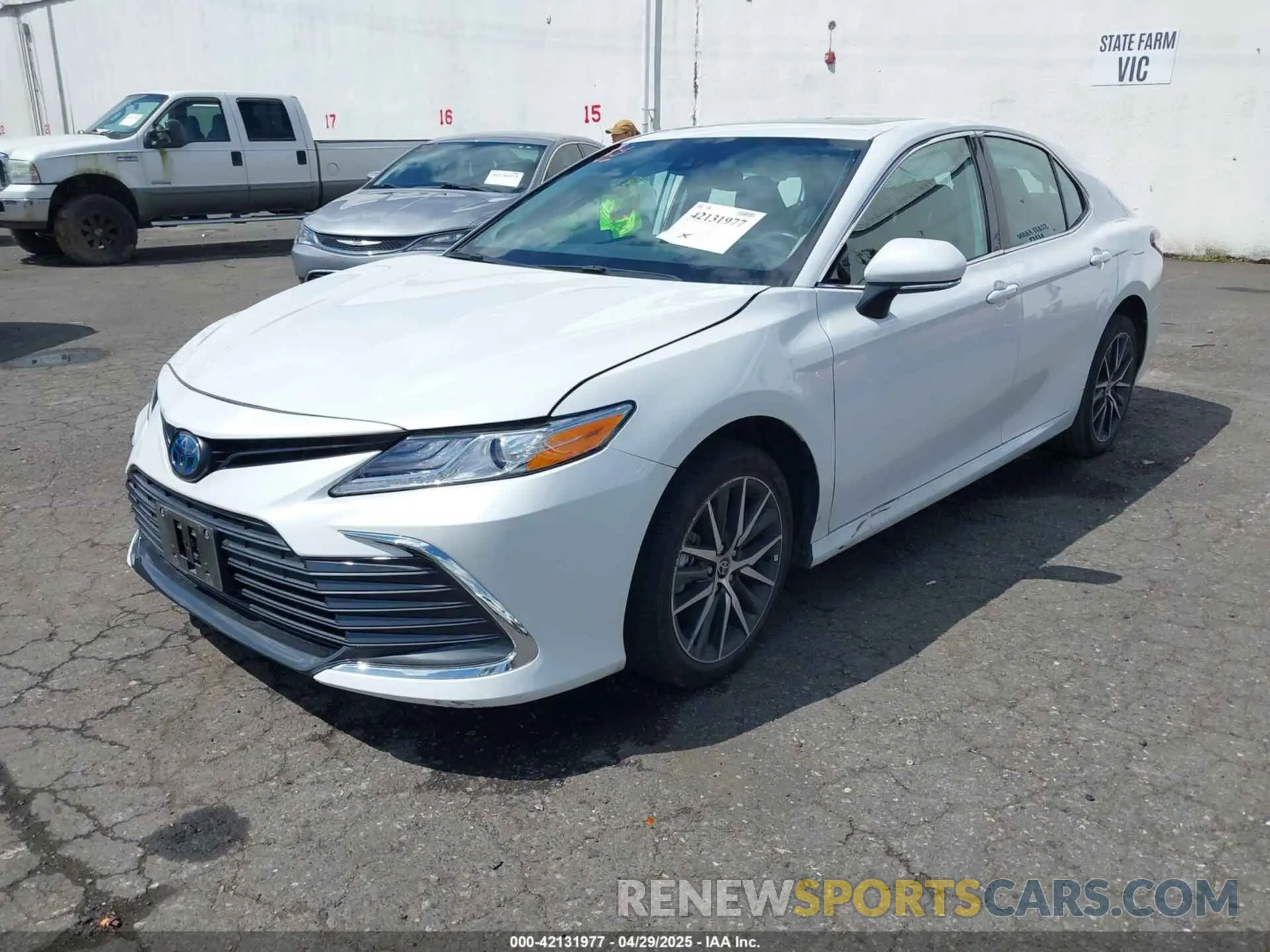 2 fotografías del automóvil dañado 4T1F31AK6PU615593 TOYOTA CAMRY 2023