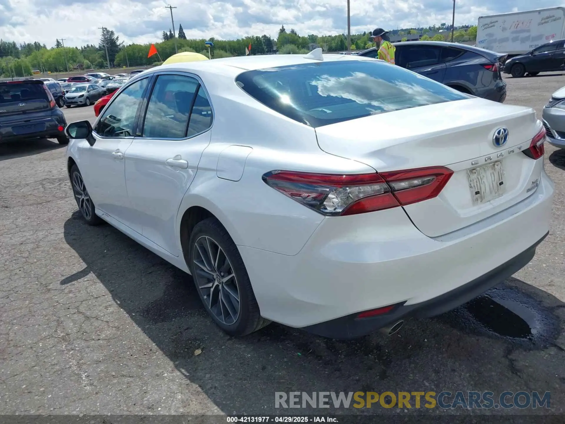 3 fotografías del automóvil dañado 4T1F31AK6PU615593 TOYOTA CAMRY 2023