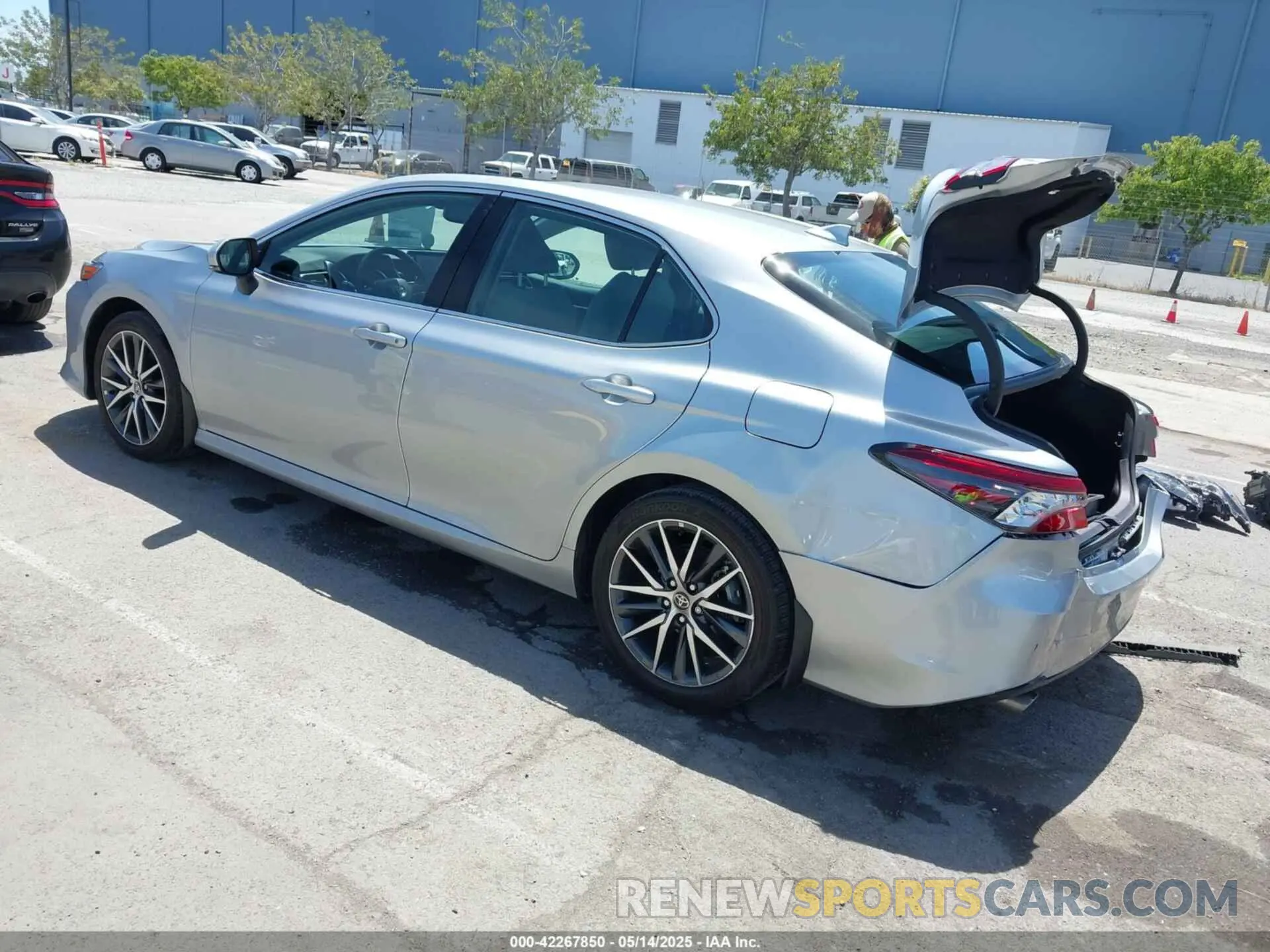 3 fotografías del automóvil dañado 4T1F31AK7PU613965 TOYOTA CAMRY 2023