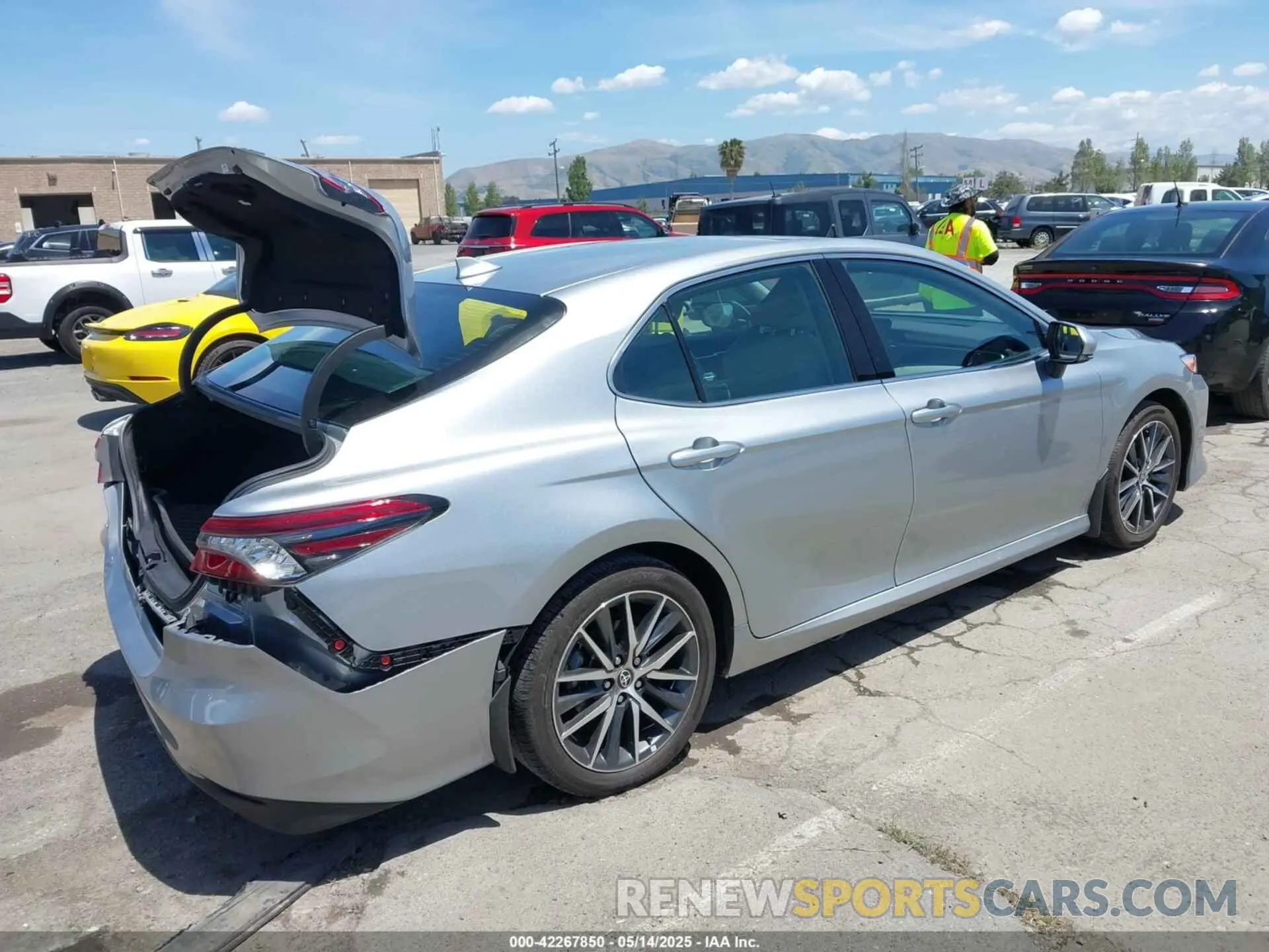 4 fotografías del automóvil dañado 4T1F31AK7PU613965 TOYOTA CAMRY 2023