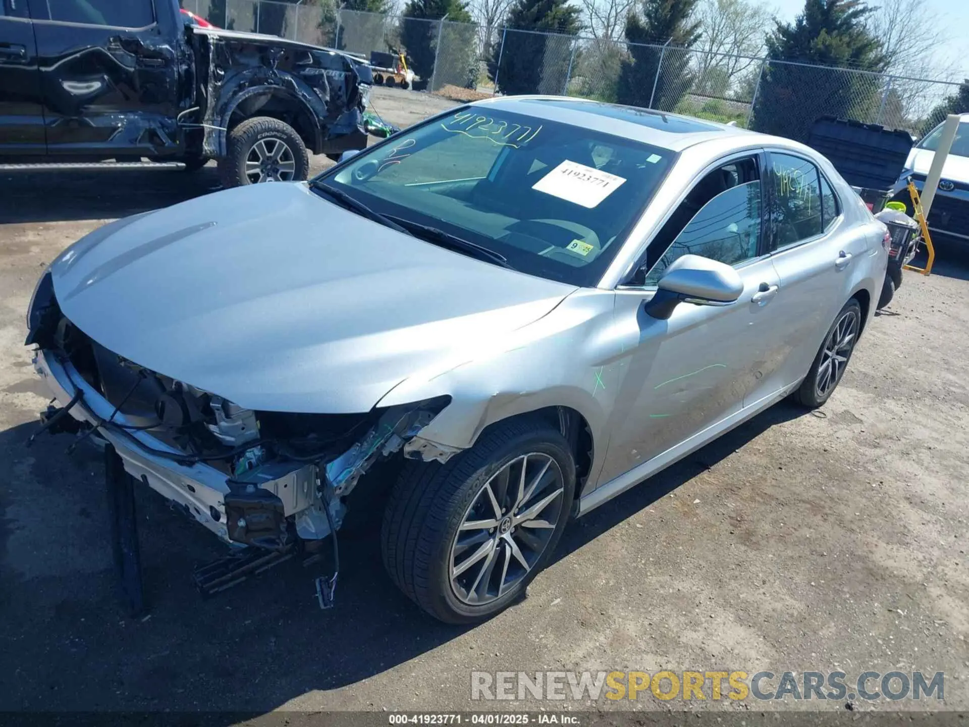 2 fotografías del automóvil dañado 4T1F31AK8PU618771 TOYOTA CAMRY 2023