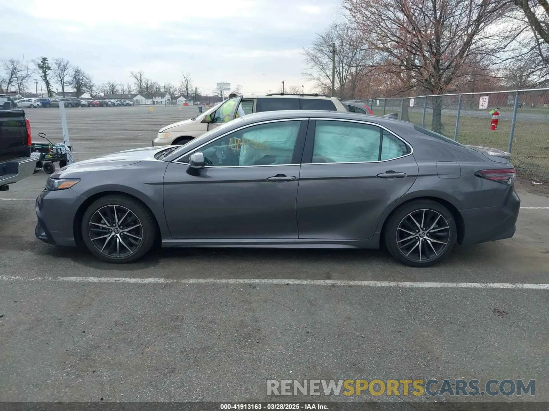 14 fotografías del automóvil dañado 4T1G11AK0PU078617 TOYOTA CAMRY 2023