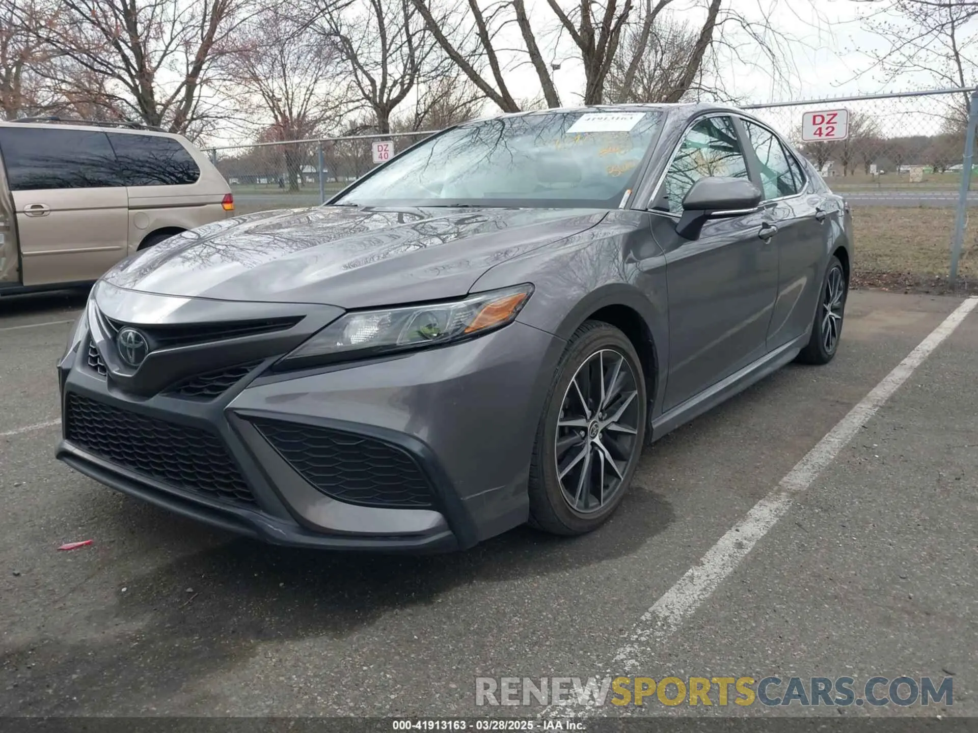 2 fotografías del automóvil dañado 4T1G11AK0PU078617 TOYOTA CAMRY 2023