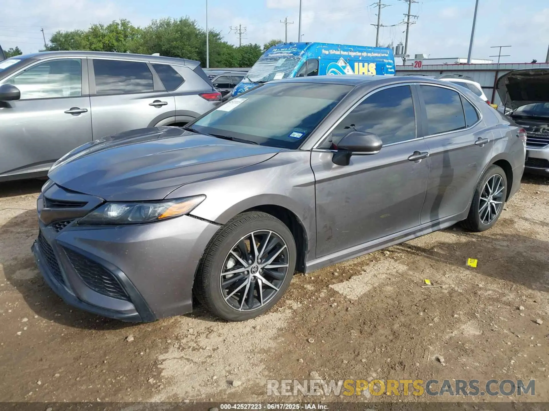 2 fotografías del automóvil dañado 4T1G11AK0PU085602 TOYOTA CAMRY 2023