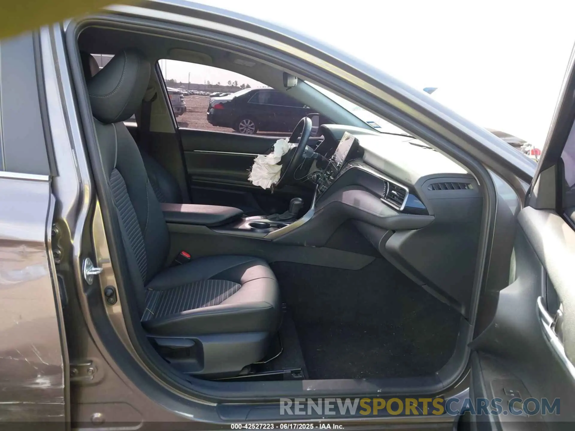 5 fotografías del automóvil dañado 4T1G11AK0PU085602 TOYOTA CAMRY 2023