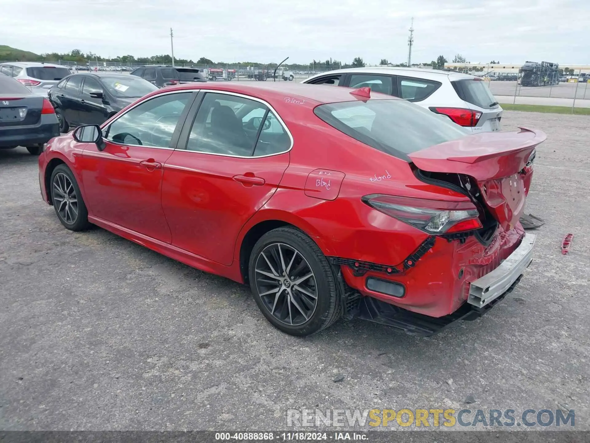 3 fotografías del automóvil dañado 4T1G11AK0PU100700 TOYOTA CAMRY 2023