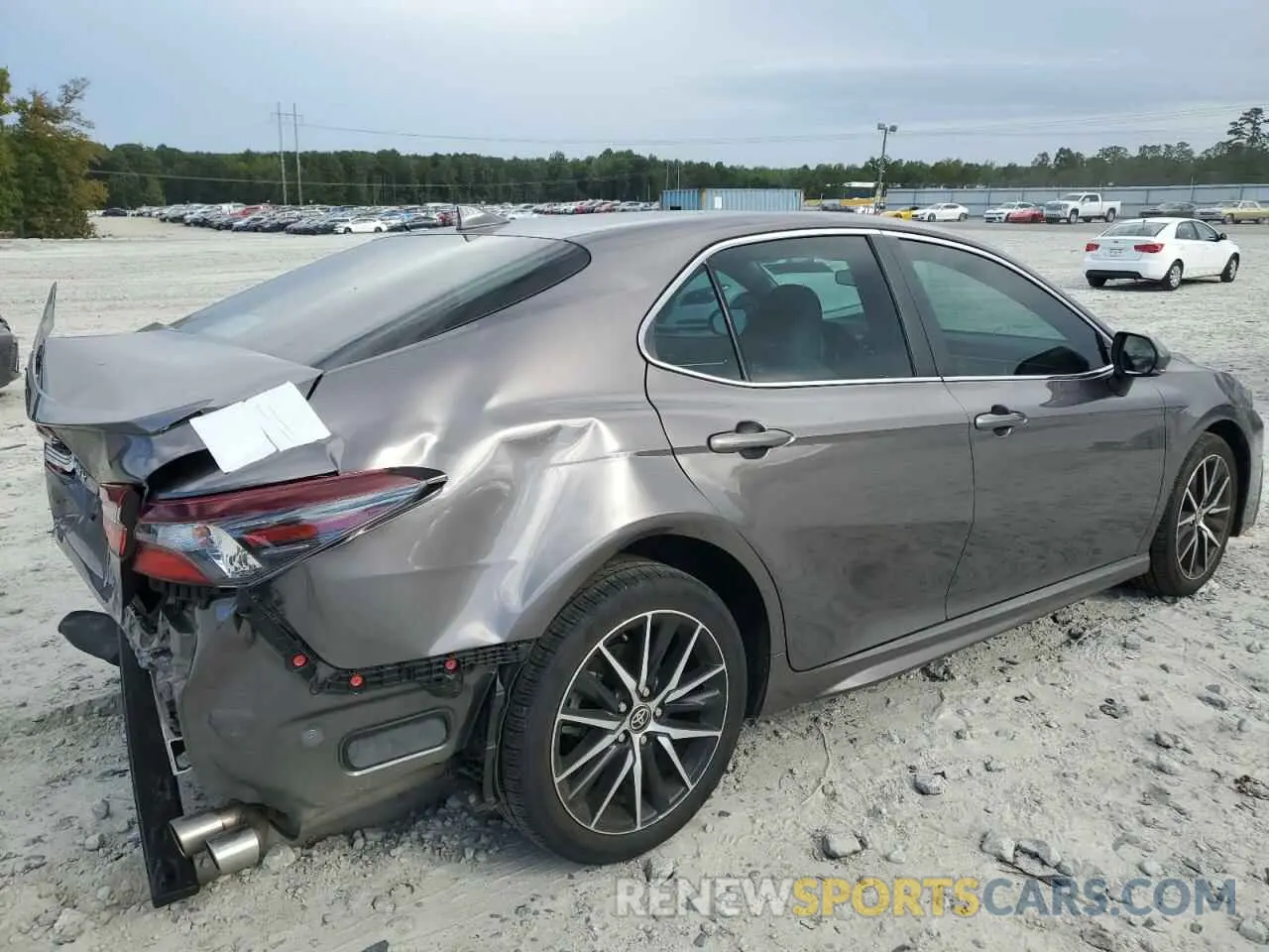 3 fotografías del automóvil dañado 4T1G11AK0PU121563 TOYOTA CAMRY 2023