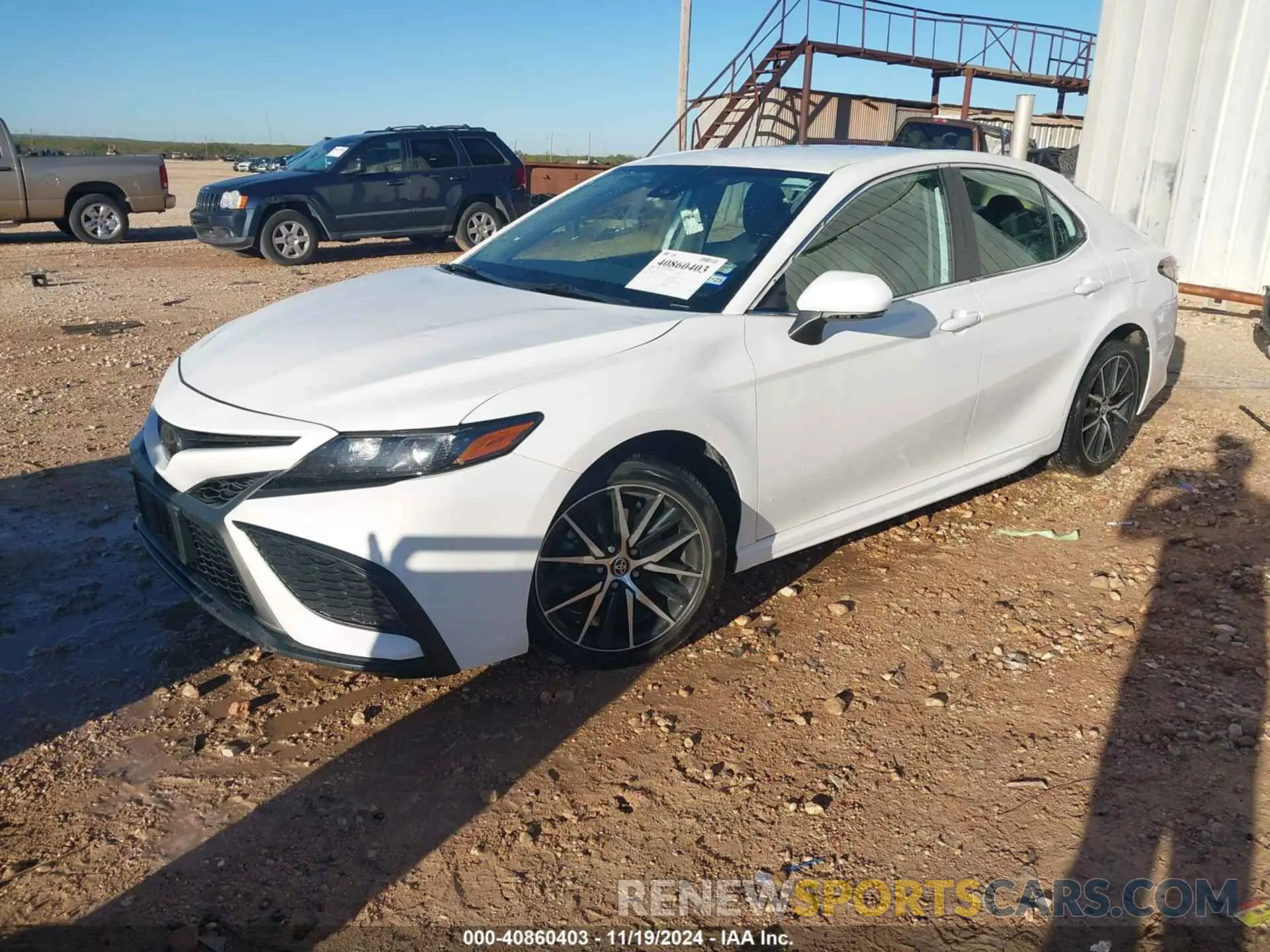 2 fotografías del automóvil dañado 4T1G11AK0PU155163 TOYOTA CAMRY 2023