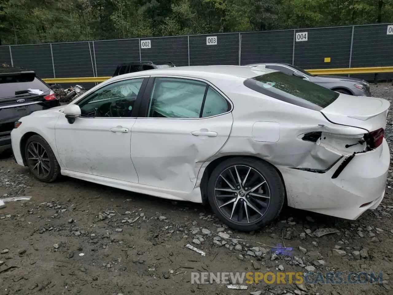 2 fotografías del automóvil dañado 4T1G11AK0PU720561 TOYOTA CAMRY 2023