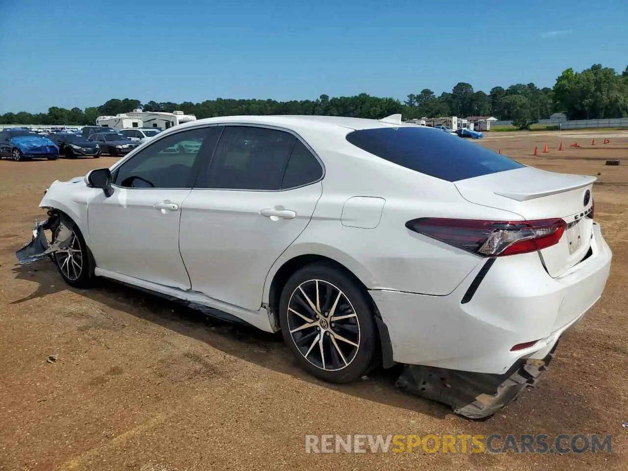 2 fotografías del automóvil dañado 4T1G11AK0PU729325 TOYOTA CAMRY 2023