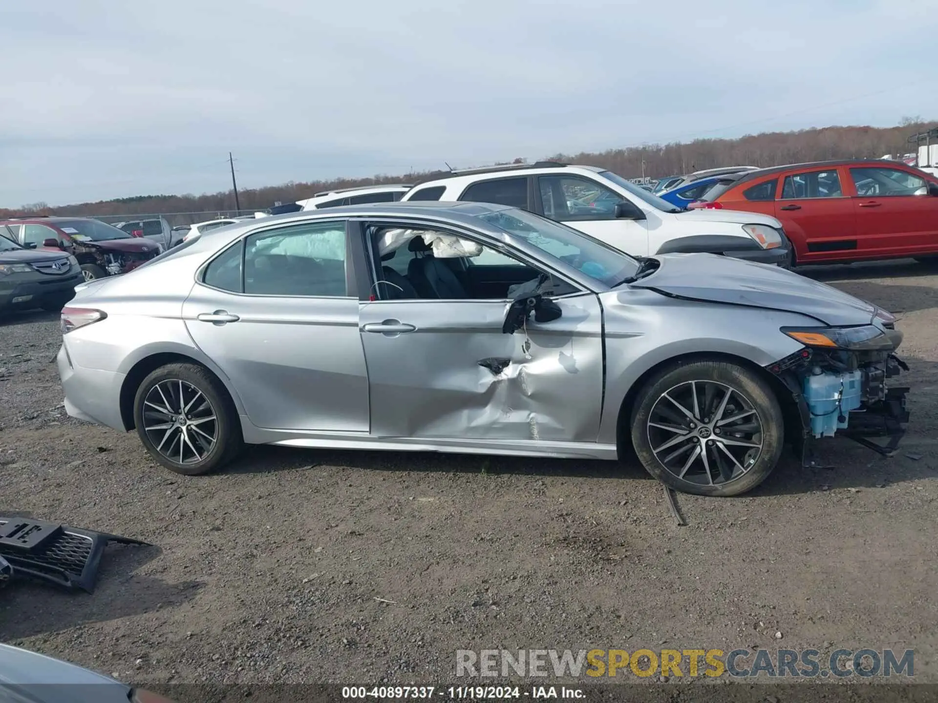 14 fotografías del automóvil dañado 4T1G11AK0PU729678 TOYOTA CAMRY 2023
