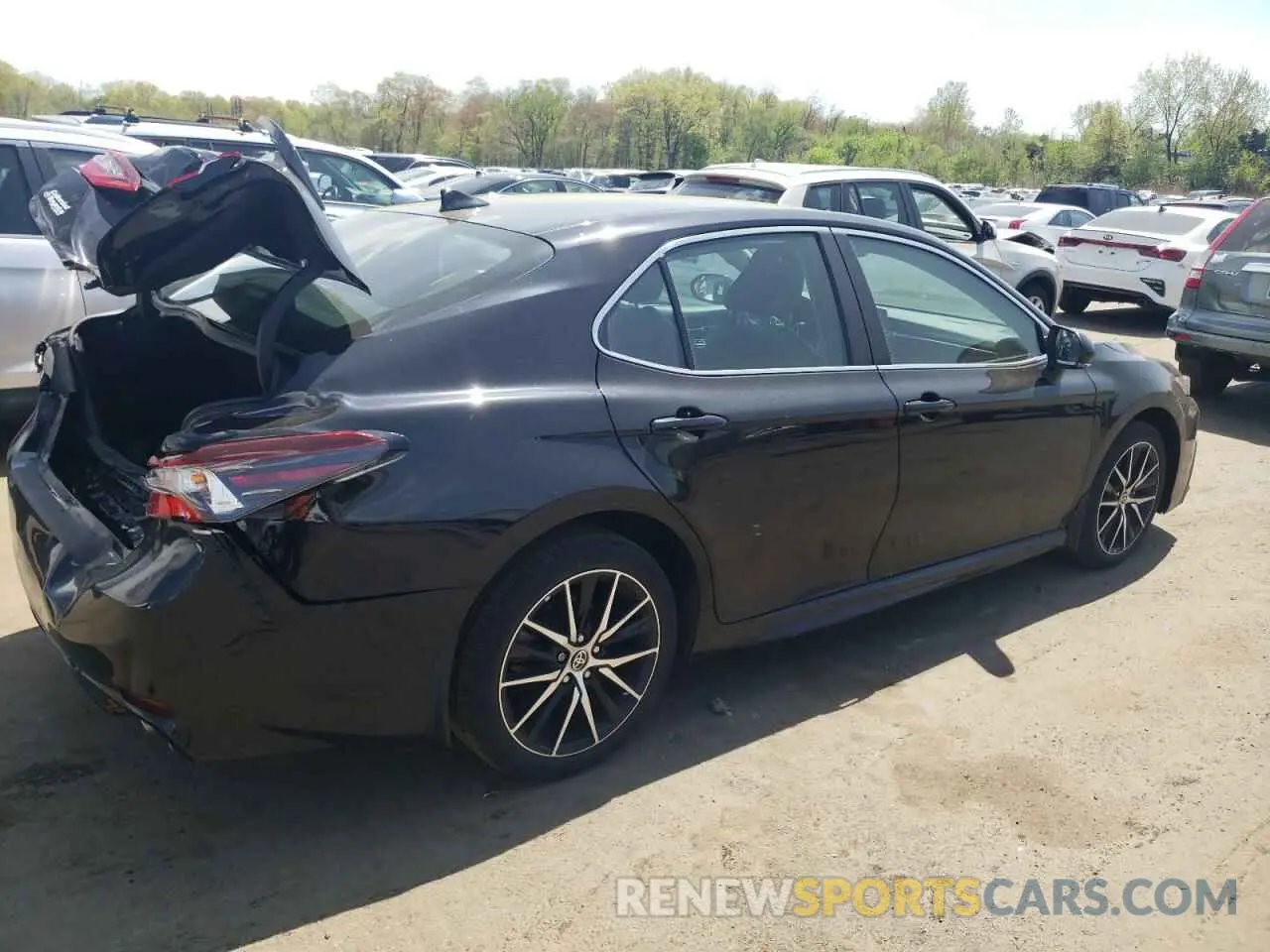 3 fotografías del automóvil dañado 4T1G11AK0PU747033 TOYOTA CAMRY 2023