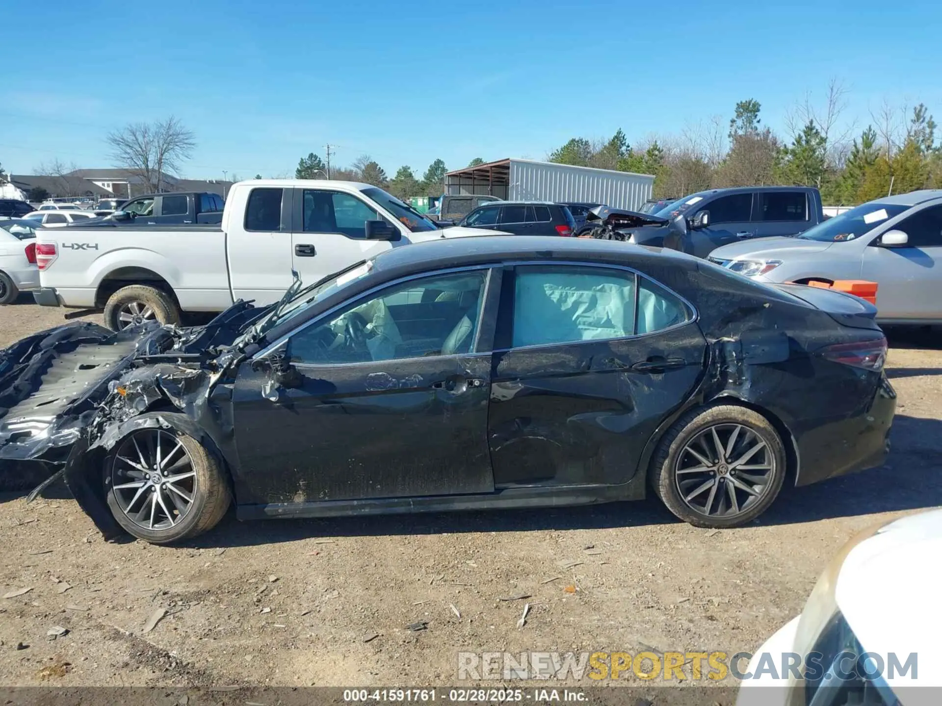 14 fotografías del automóvil dañado 4T1G11AK0PU747923 TOYOTA CAMRY 2023