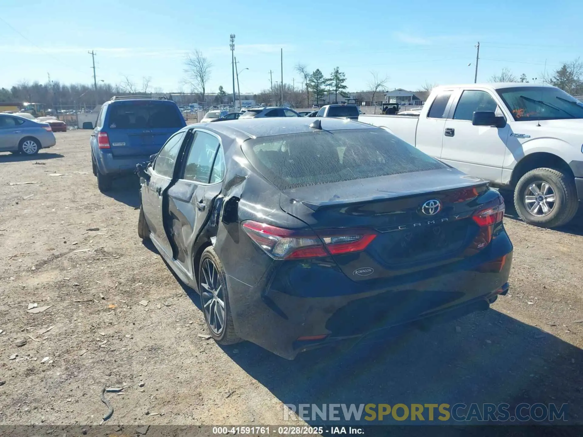 3 fotografías del automóvil dañado 4T1G11AK0PU747923 TOYOTA CAMRY 2023