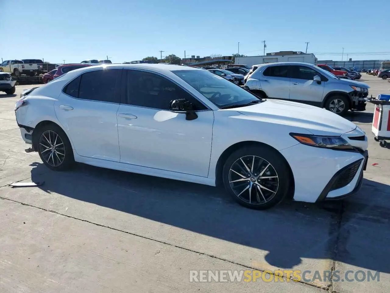 4 fotografías del automóvil dañado 4T1G11AK0PU748134 TOYOTA CAMRY 2023