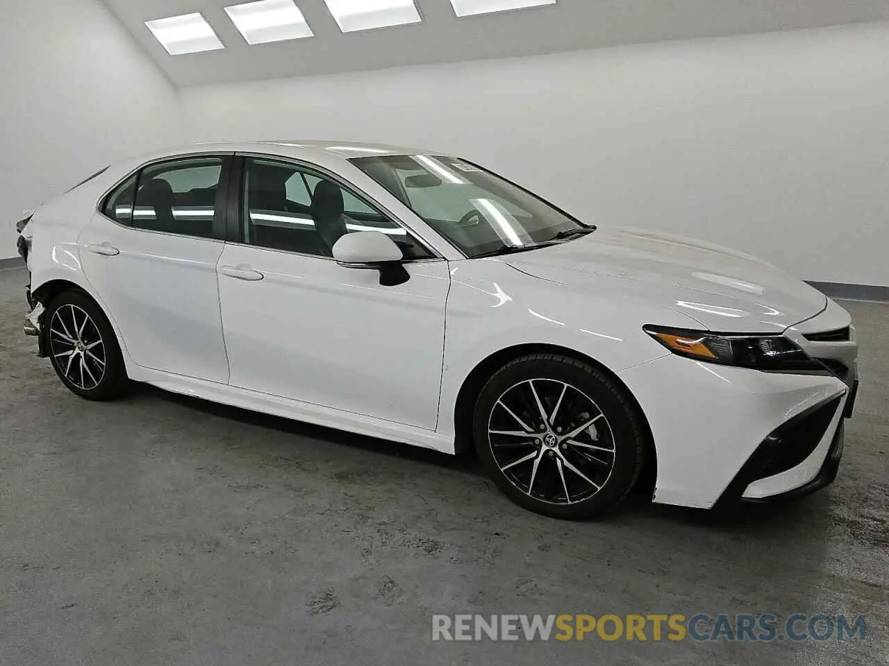 4 fotografías del automóvil dañado 4T1G11AK0PU751504 TOYOTA CAMRY 2023