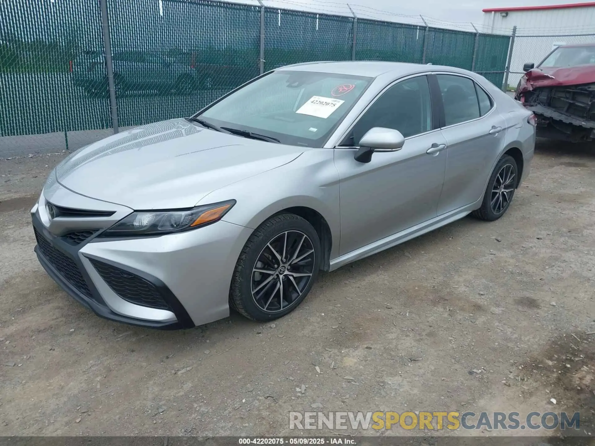 2 fotografías del automóvil dañado 4T1G11AK0PU766665 TOYOTA CAMRY 2023