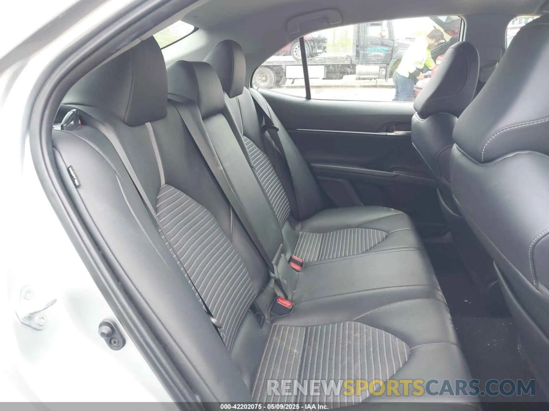 8 fotografías del automóvil dañado 4T1G11AK0PU766665 TOYOTA CAMRY 2023