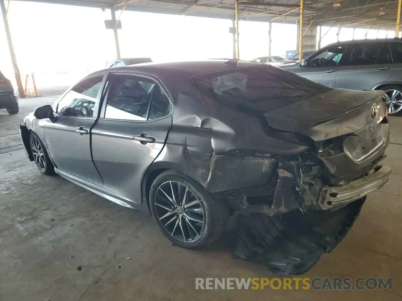 2 fotografías del automóvil dañado 4T1G11AK0PU777701 TOYOTA CAMRY 2023