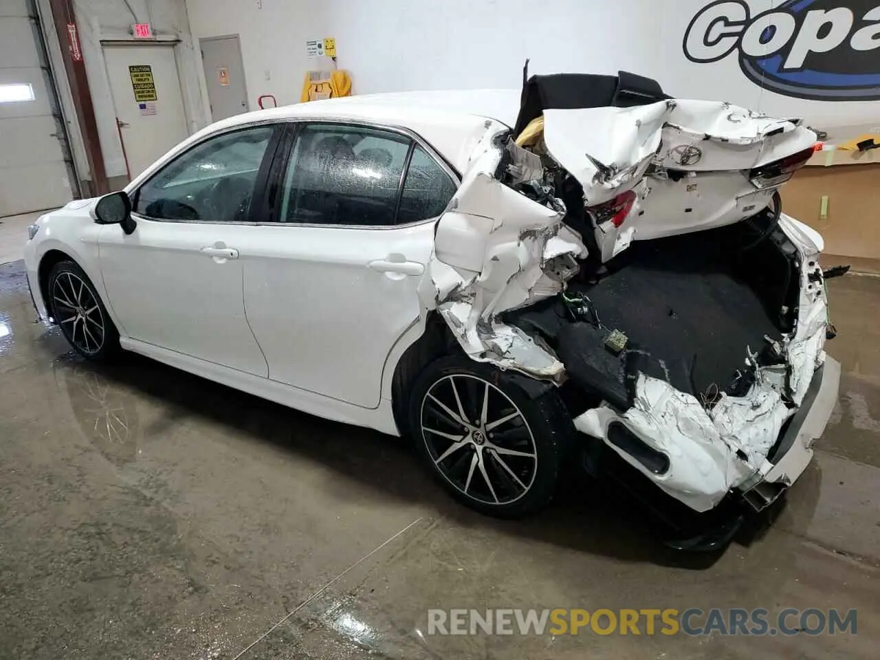 2 fotografías del automóvil dañado 4T1G11AK0PU803956 TOYOTA CAMRY 2023
