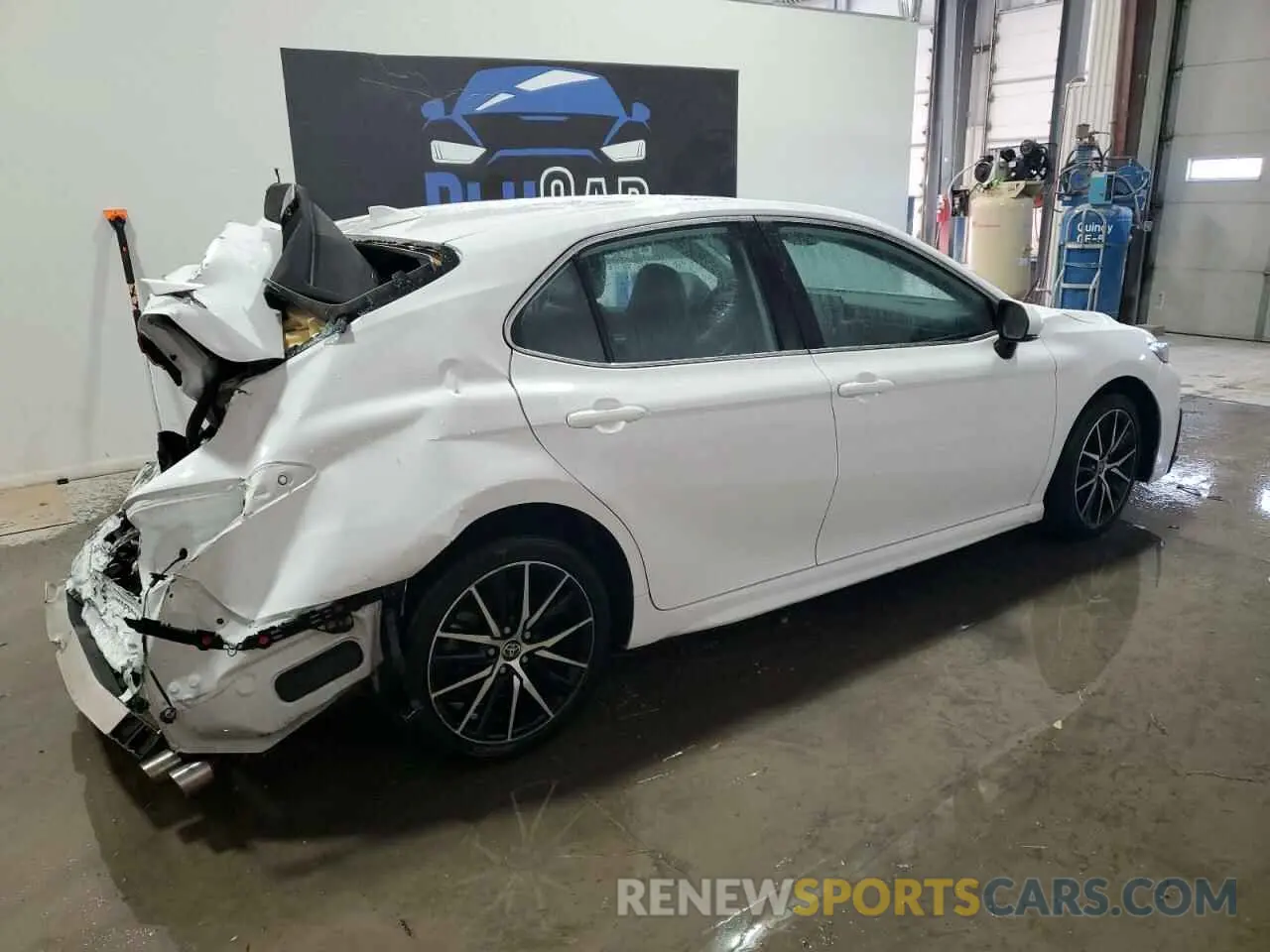 3 fotografías del automóvil dañado 4T1G11AK0PU803956 TOYOTA CAMRY 2023