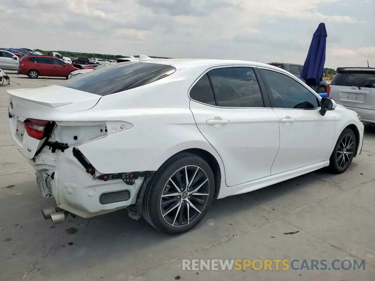 3 fotografías del automóvil dañado 4T1G11AK0PU818215 TOYOTA CAMRY 2023