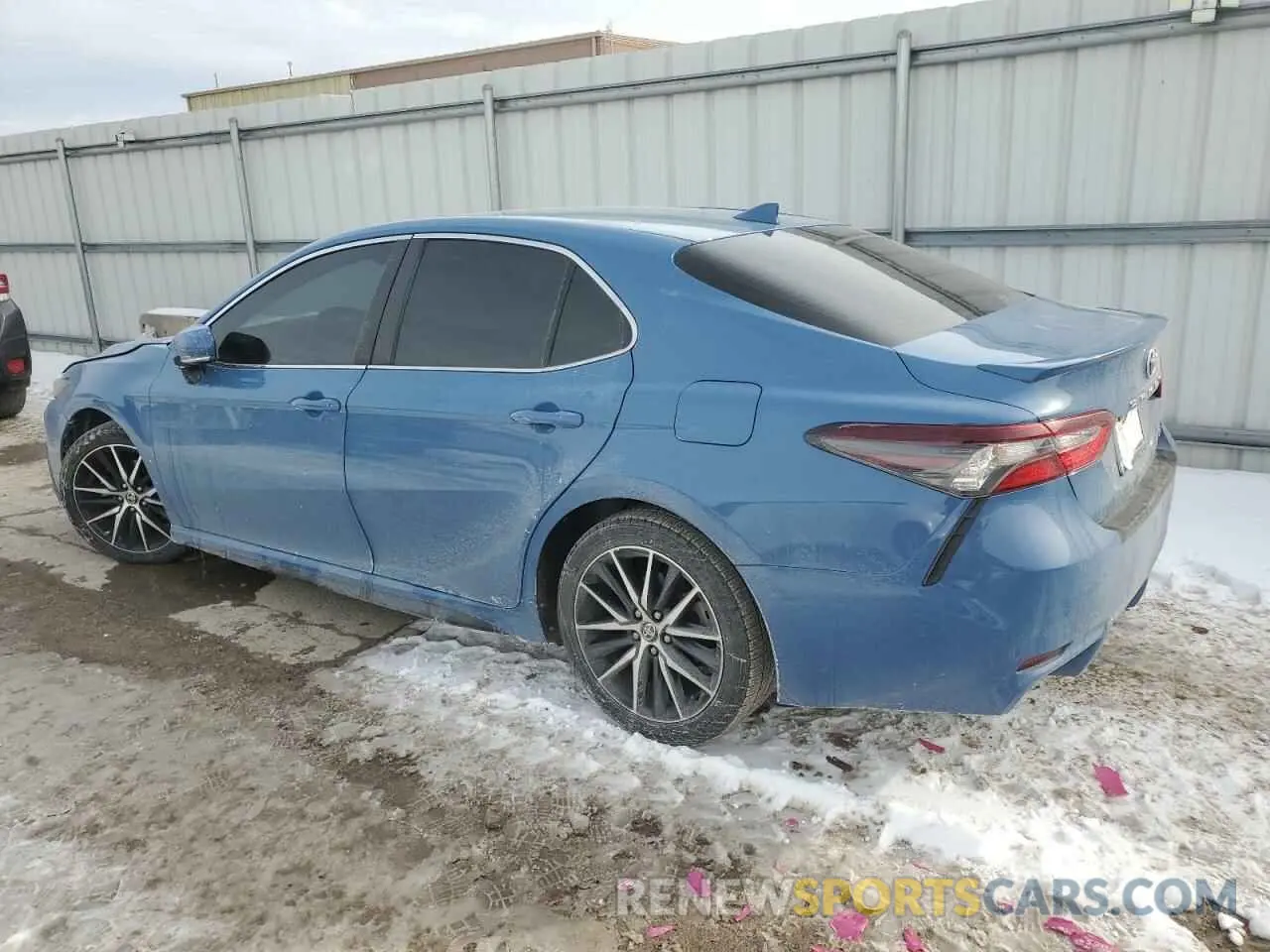 2 fotografías del automóvil dañado 4T1G11AK1PU115335 TOYOTA CAMRY 2023