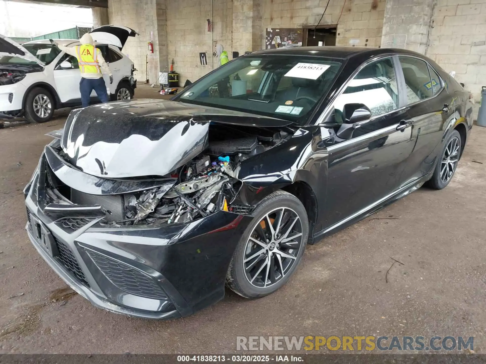 2 fotografías del automóvil dañado 4T1G11AK1PU147055 TOYOTA CAMRY 2023