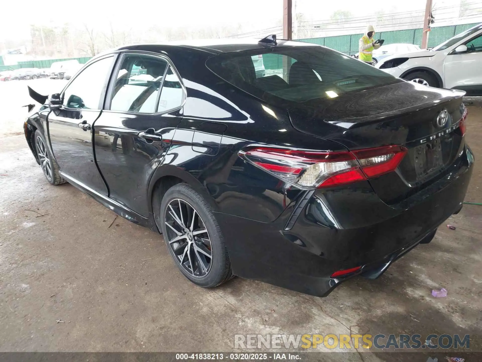 3 fotografías del automóvil dañado 4T1G11AK1PU147055 TOYOTA CAMRY 2023