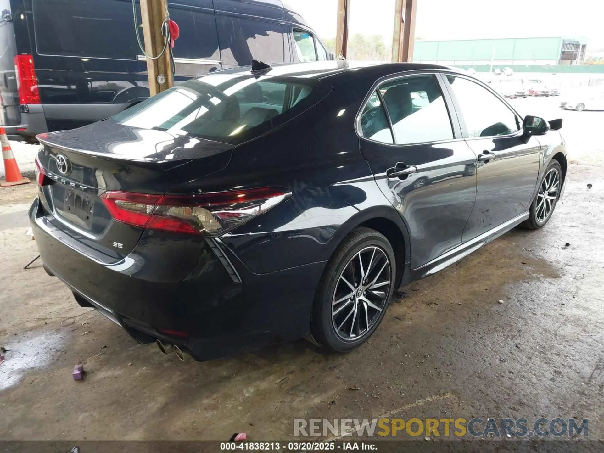 4 fotografías del automóvil dañado 4T1G11AK1PU147055 TOYOTA CAMRY 2023