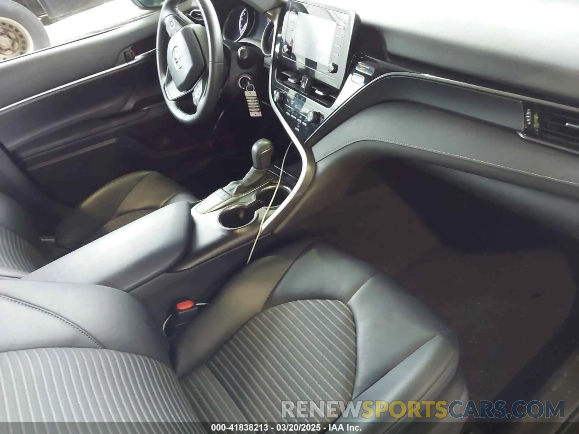 5 fotografías del automóvil dañado 4T1G11AK1PU147055 TOYOTA CAMRY 2023