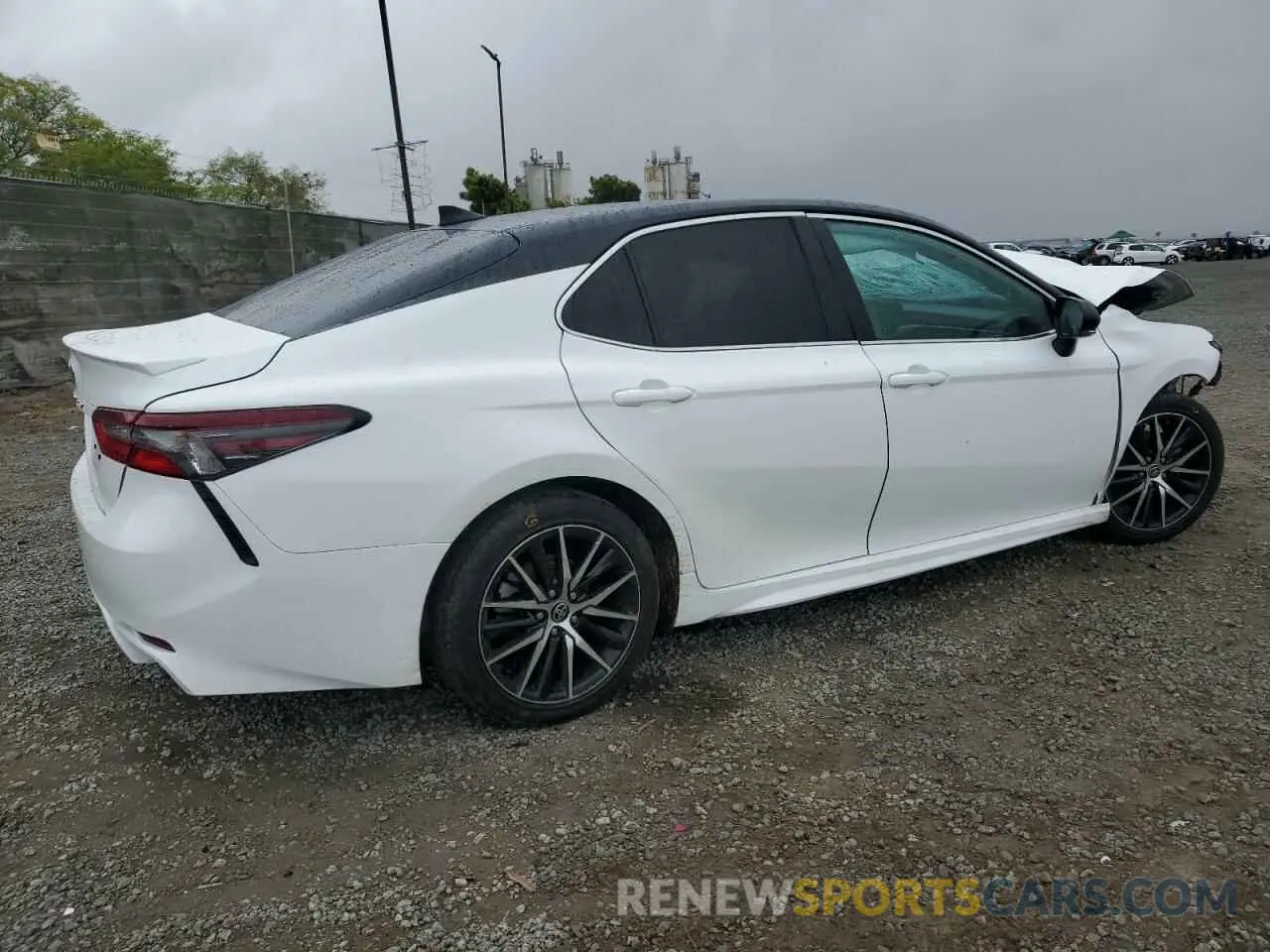 3 fotografías del automóvil dañado 4T1G11AK1PU722030 TOYOTA CAMRY 2023