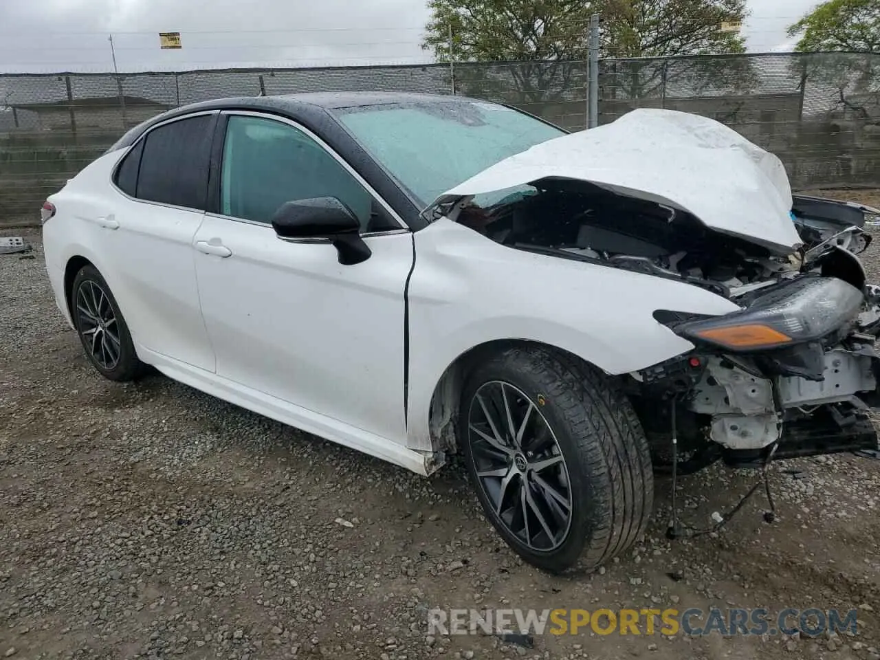 4 fotografías del automóvil dañado 4T1G11AK1PU722030 TOYOTA CAMRY 2023
