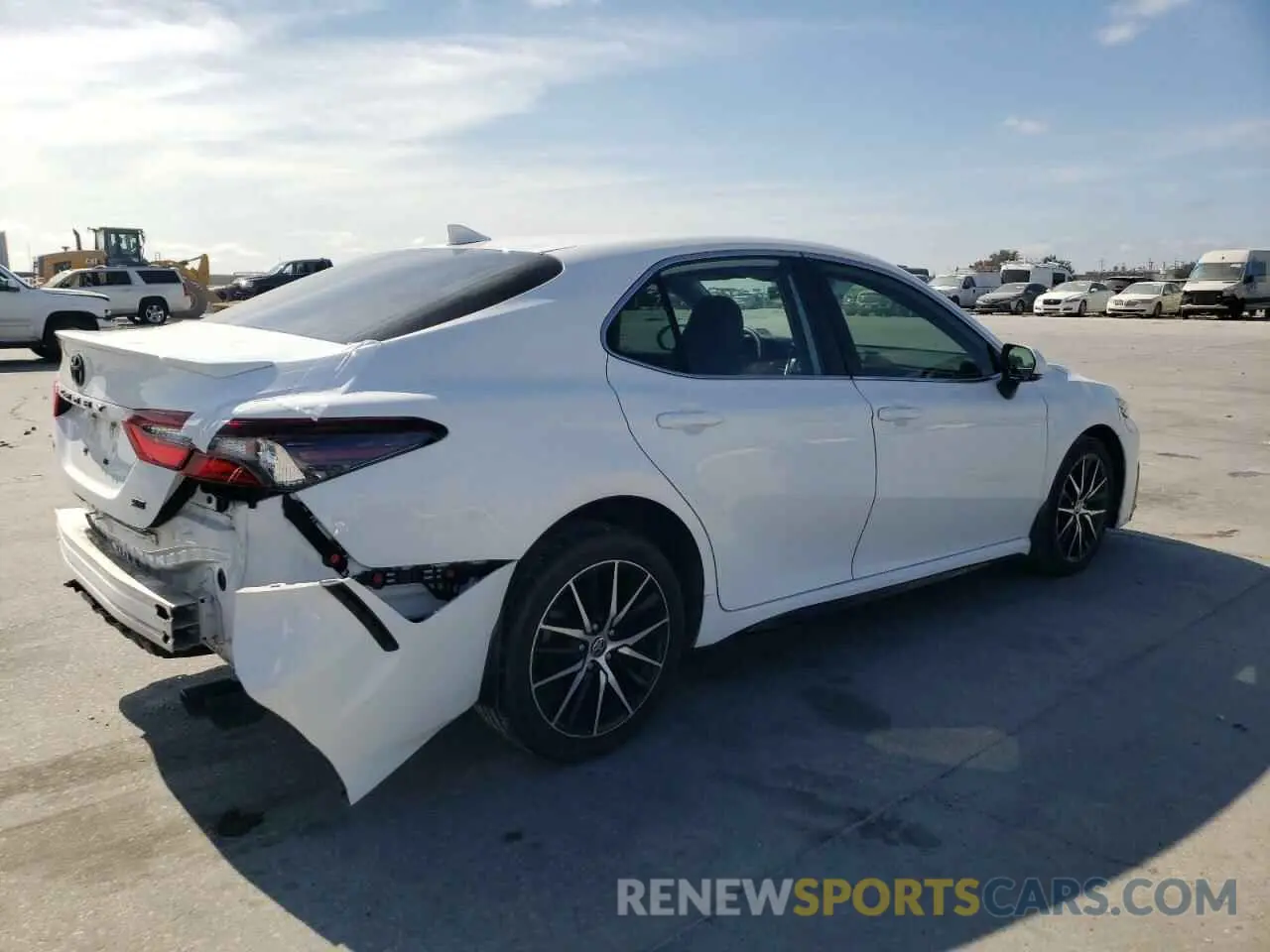 3 fotografías del automóvil dañado 4T1G11AK1PU731116 TOYOTA CAMRY 2023