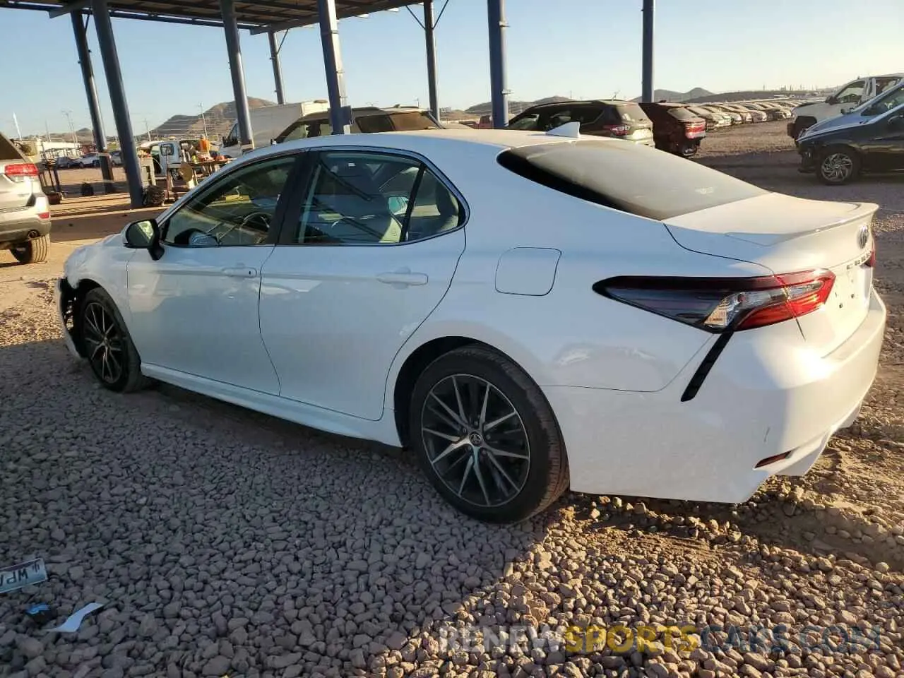 2 fotografías del automóvil dañado 4T1G11AK1PU739961 TOYOTA CAMRY 2023