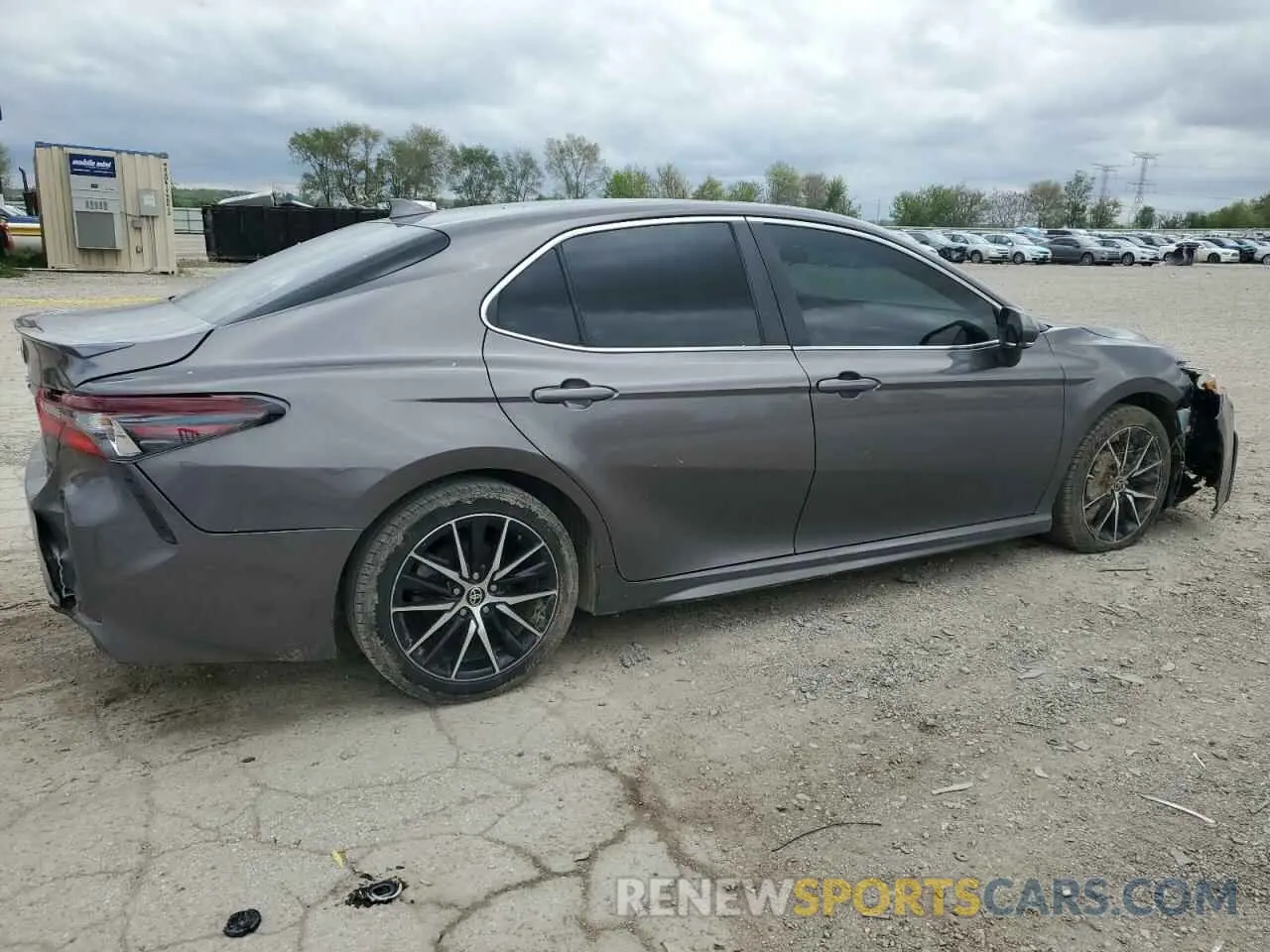 3 fotografías del automóvil dañado 4T1G11AK1PU778100 TOYOTA CAMRY 2023