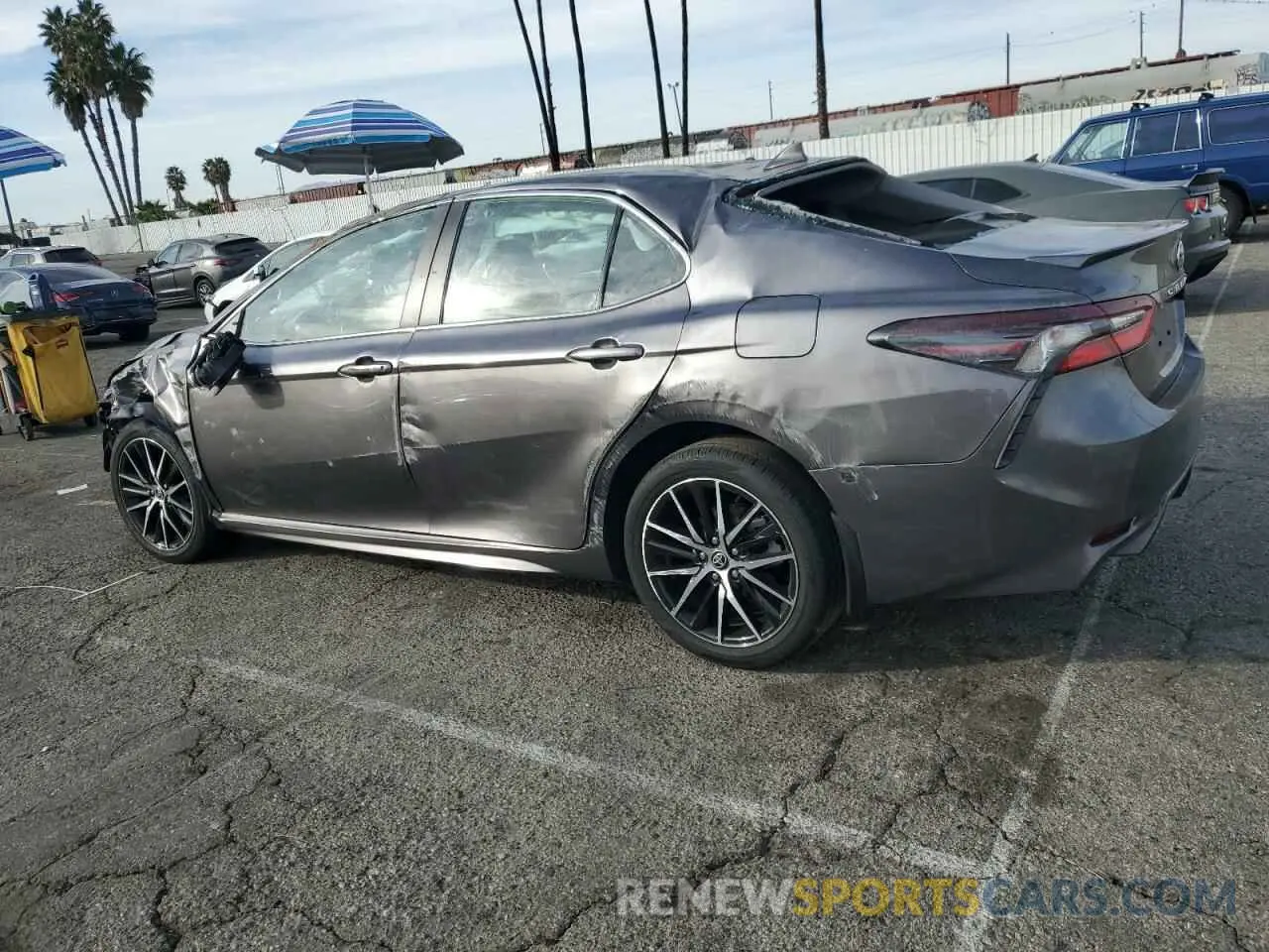 2 fotografías del automóvil dañado 4T1G11AK1PU802198 TOYOTA CAMRY 2023