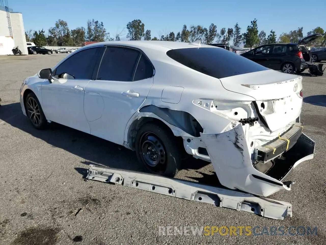 2 fotografías del automóvil dañado 4T1G11AK1PU815131 TOYOTA CAMRY 2023