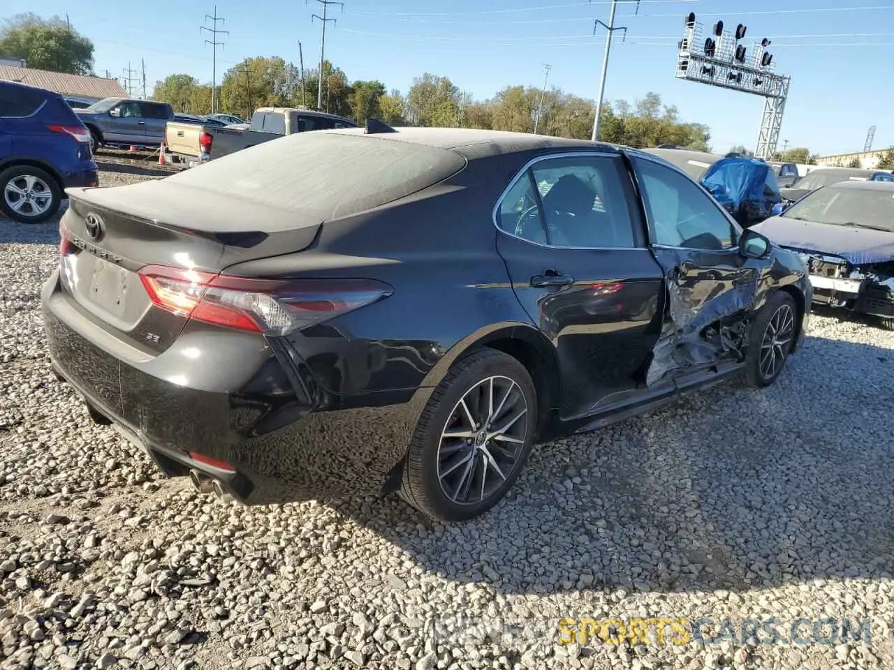 3 fotografías del automóvil dañado 4T1G11AK1PU816067 TOYOTA CAMRY 2023