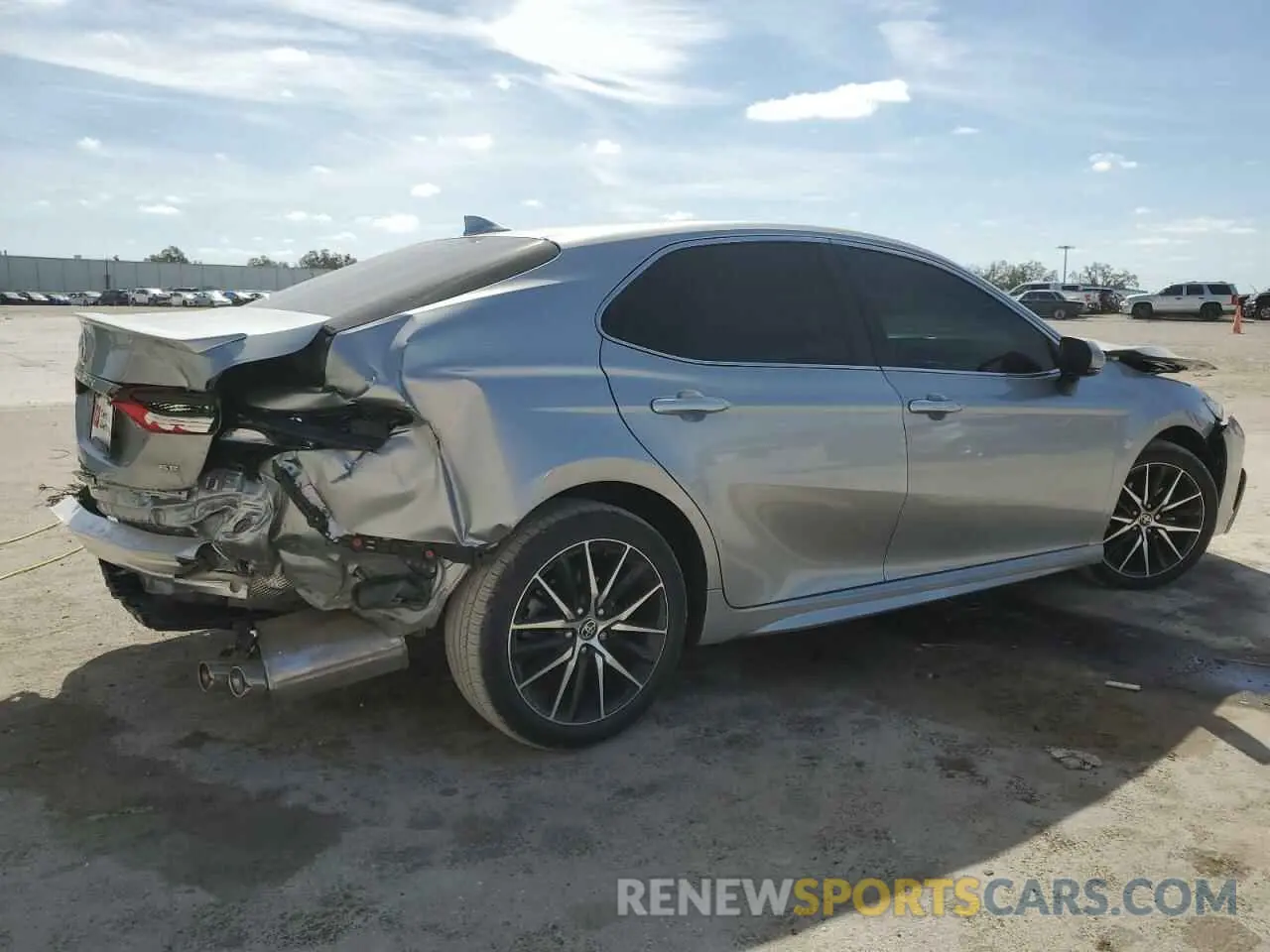 3 fotografías del automóvil dañado 4T1G11AK1PU820040 TOYOTA CAMRY 2023