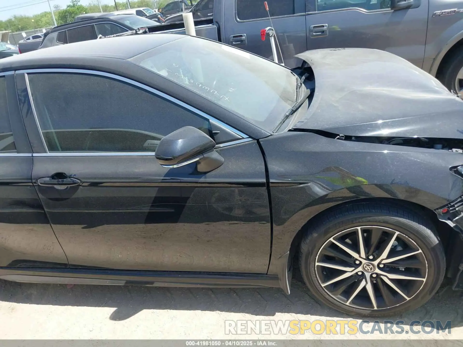 12 fotografías del automóvil dañado 4T1G11AK1PU827165 TOYOTA CAMRY 2023