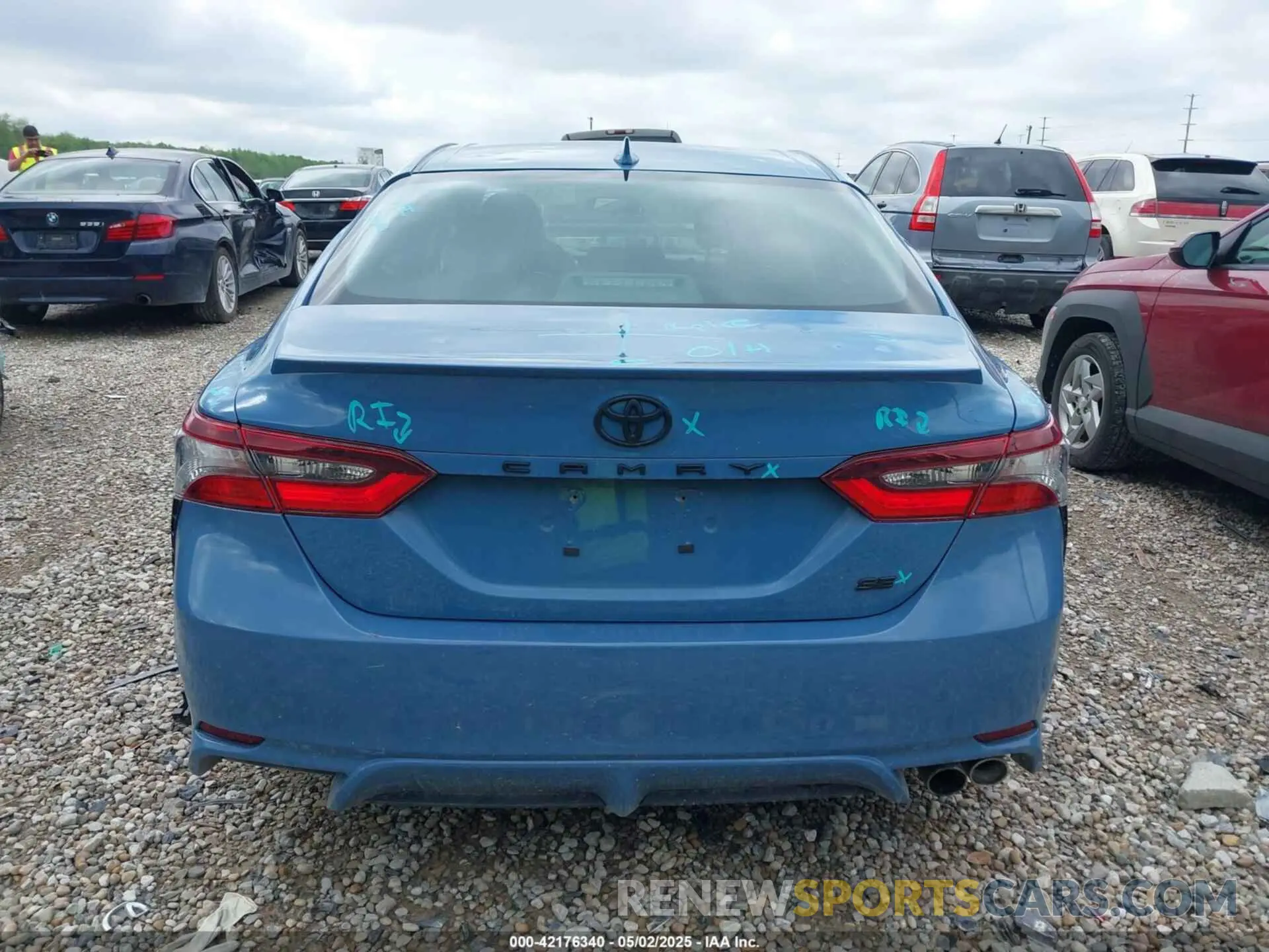 16 fotografías del automóvil dañado 4T1G11AK2PU080918 TOYOTA CAMRY 2023
