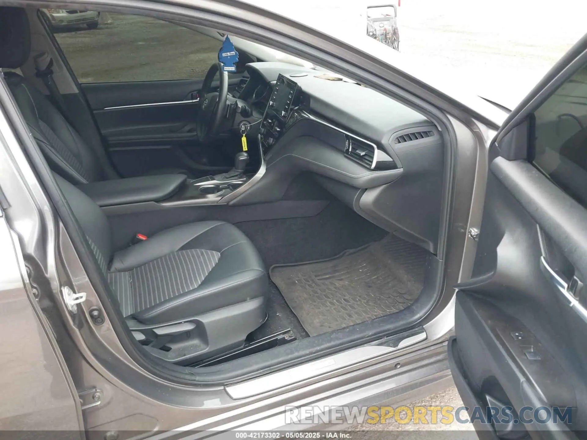 5 fotografías del automóvil dañado 4T1G11AK2PU088324 TOYOTA CAMRY 2023