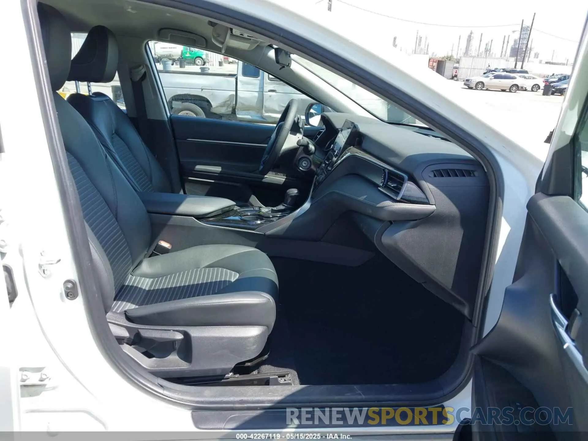 5 fotografías del automóvil dañado 4T1G11AK2PU088405 TOYOTA CAMRY 2023