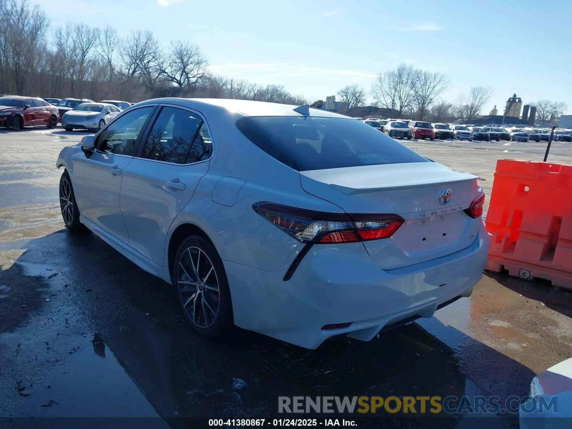 3 fotografías del automóvil dañado 4T1G11AK2PU109771 TOYOTA CAMRY 2023
